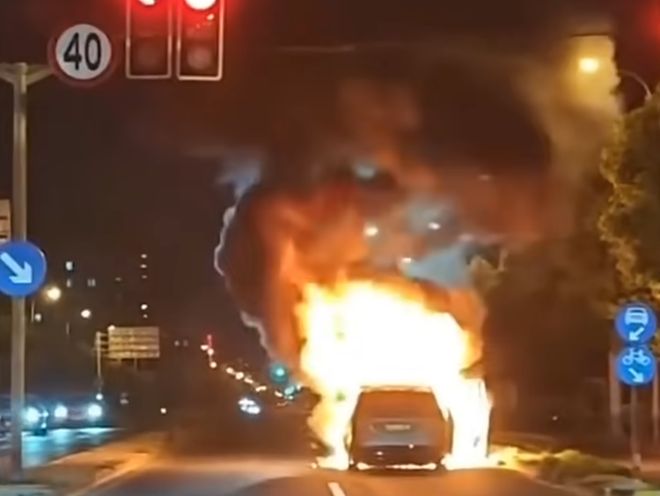 上海新能源车10 秒爆燃：车辆召回背后，新能源灭火该靠谁？