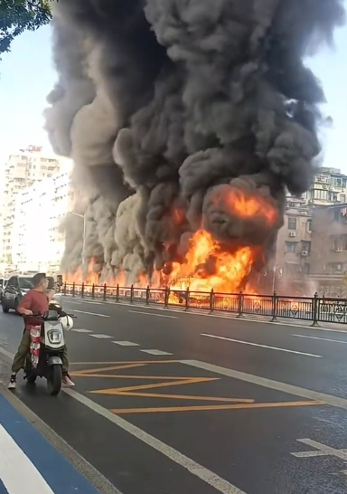 沙园惊魂时刻：汽车自燃引燃连锁火情！中科永安给出硬核方案