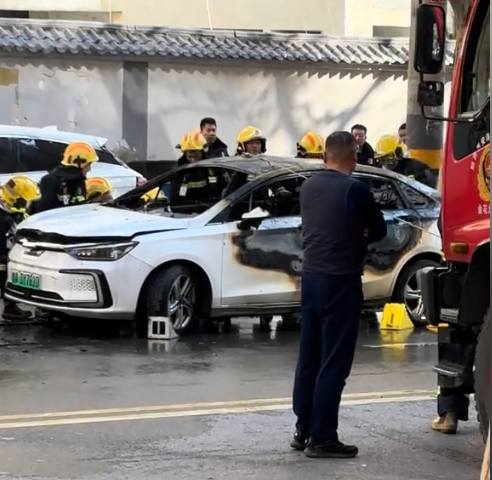 西安康乐路一电车自燃，锂电池火灾如何应对？中科永安消防方案筑牢防线