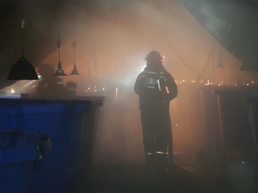 警钟长鸣！岳阳县新墙镇一处养殖大棚凌晨突发火灾，中科永安消防方案筑牢防线