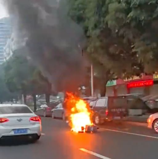 南宁电动车突发火灾：锂电池火灾处置难点与中科永安专业消防解决方案