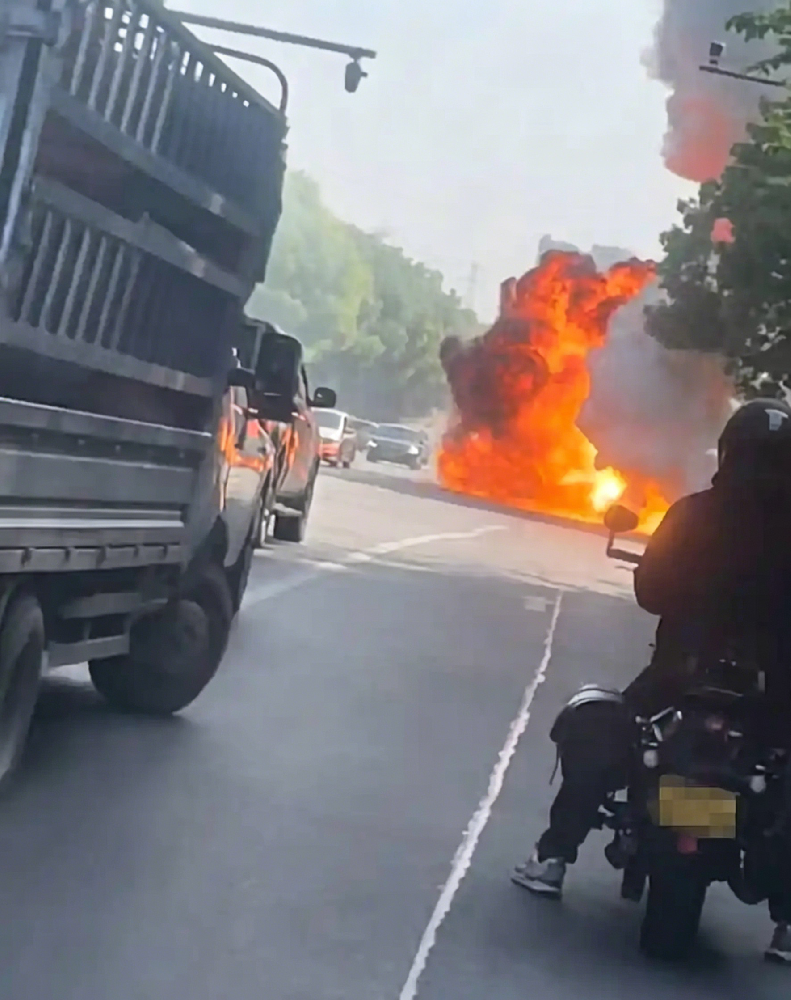 从宜昌货车爆炸到新能源车自燃：一文读懂车辆火灾防范与自救