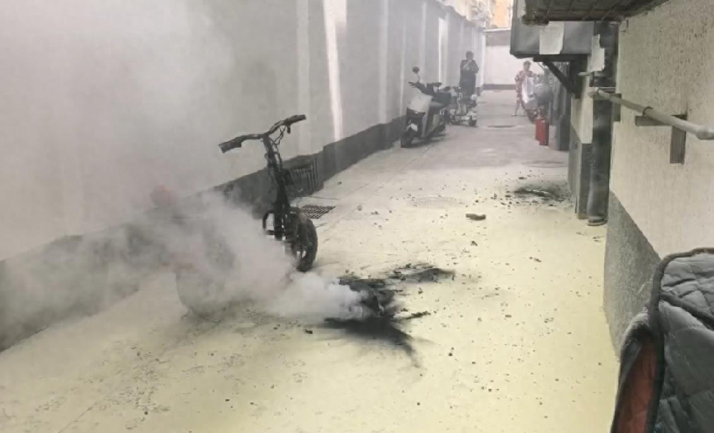 6月26日北京怀柔火灾警示：三无锂电池，一颗随时会爆的